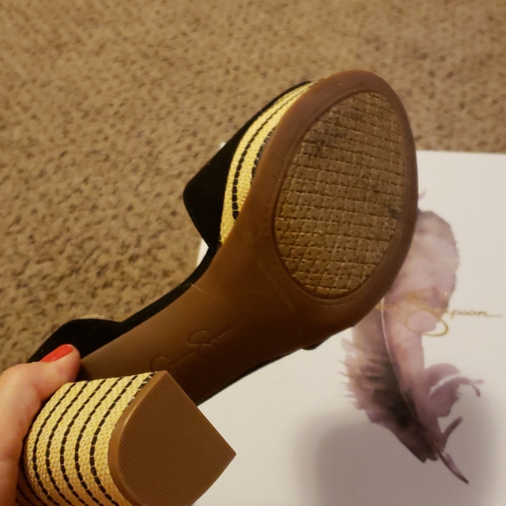 Sandles - Picture 3 of 4